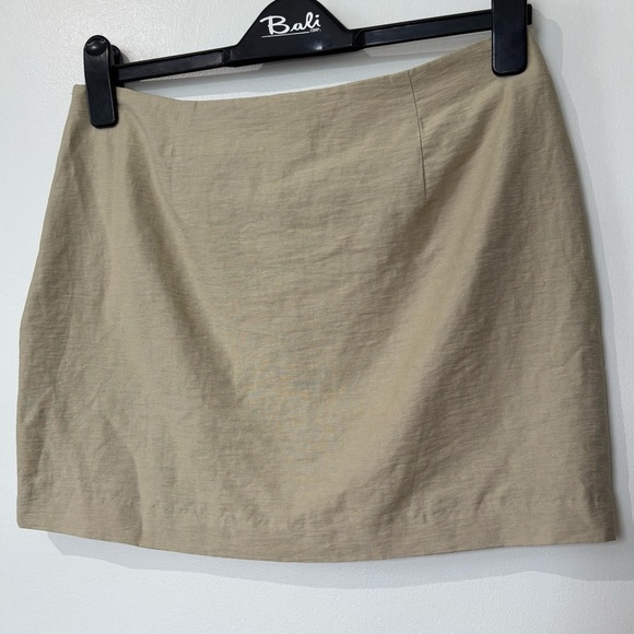 🎉4/30$🎉 H&M NWT Beige Linen-Blend Mini Skirt - Size 8 - Picture 5 of 6